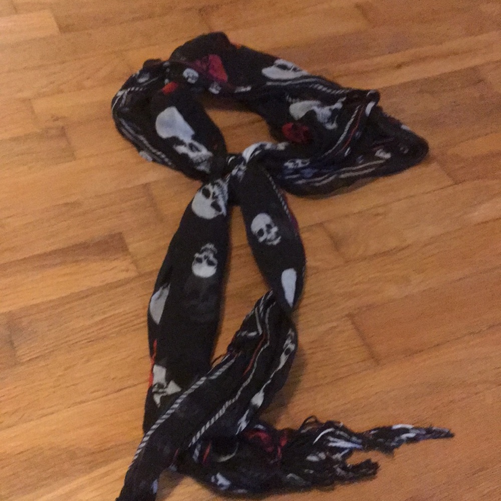Skull scarf